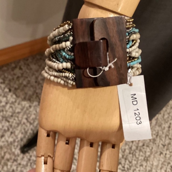 Beaded and wood bracelet, Suzie Blue - Picture 10 of 11